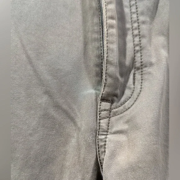 Peter Millar Signature Sateen Golf Pants Mens Size 32x31 Khaki 5 Pocket Chino - Picture 4 of 11